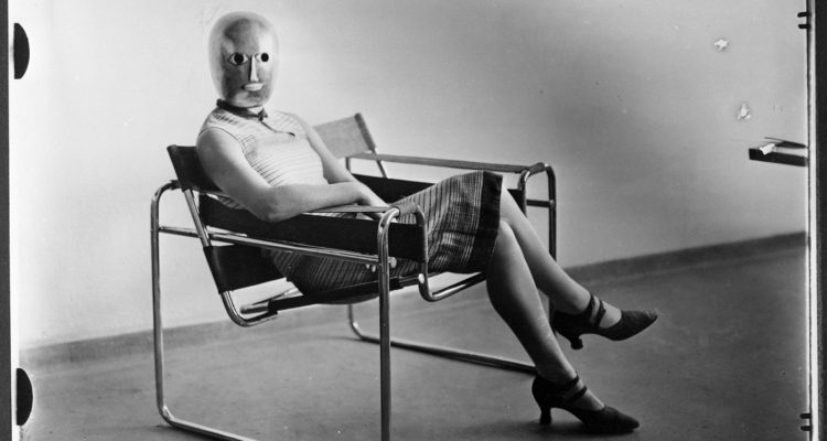 erich-consemuller-scene-bauhaus