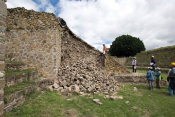 Monte Albán, part of the ball court wall collapsed after the quake. Photo: Fidel Ugarte Liévana