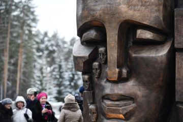SVERDLOVSK REGION, RUSSIA  NOVEMBER 20, 2017: Unveiling a Masks of Sorrow monument to the Soviet political repression victims designed by sculptor Ernst Neizvestny. Donat Sorokin/TASS (Photo by Donat SorokinTASS via Getty Images)