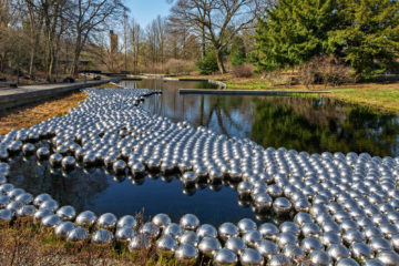 new-york-botanical-gardens-kusama-cosmic-nature-exhibition_dezeen_2364_hero-b