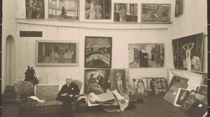 Edvard-Munch-in-his-winter-studio-1938-720x532